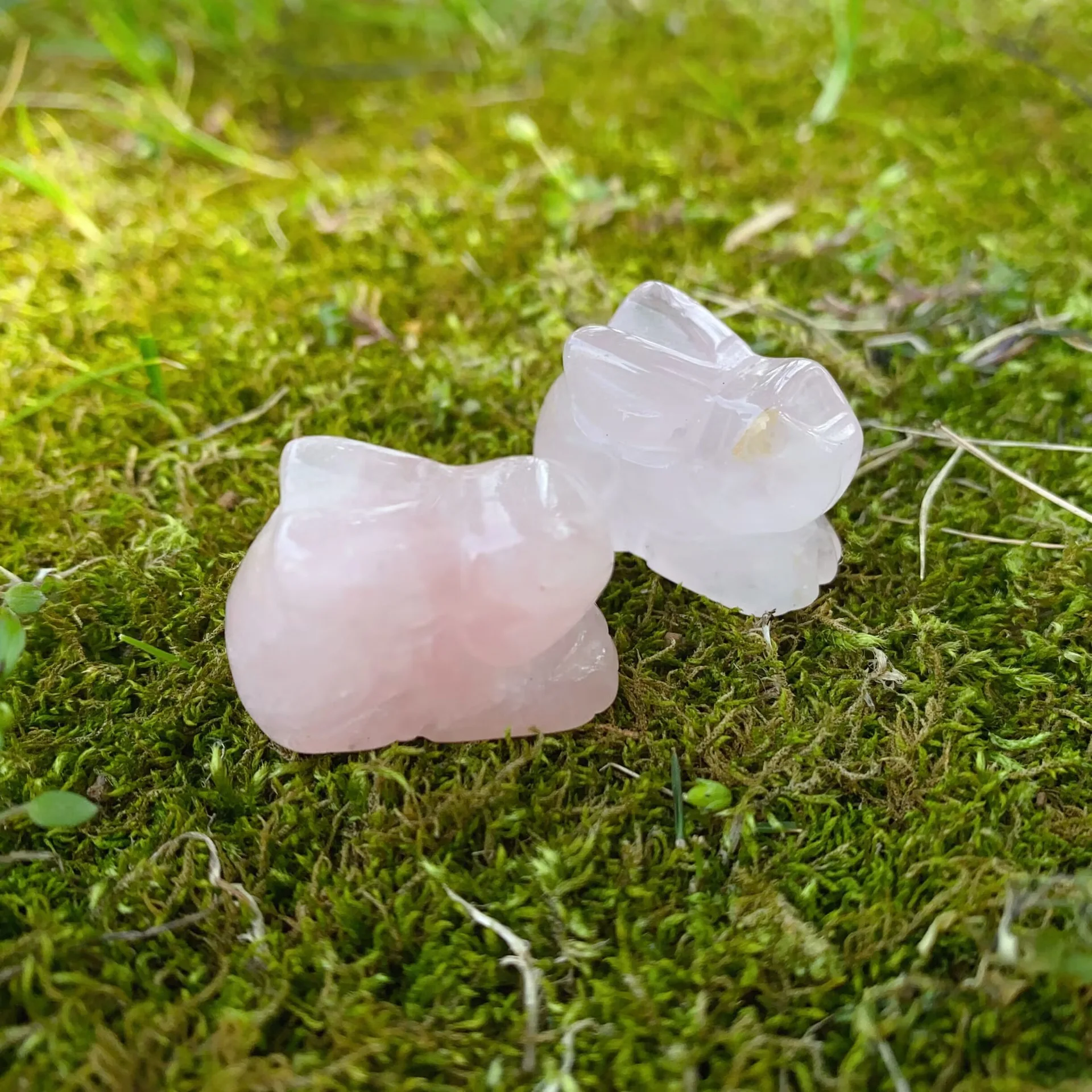 

Фигурки кролика из натуральных кристаллов