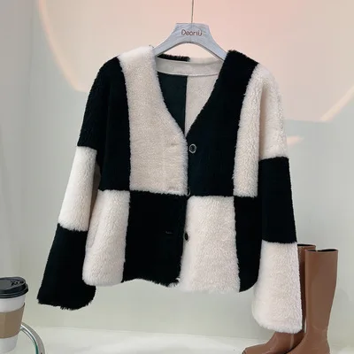 2022 New Sydney with Black and White Checkered Granular Lamb Wool Coat, Haining Fur Sheep Shearing Fur Integrated Woman