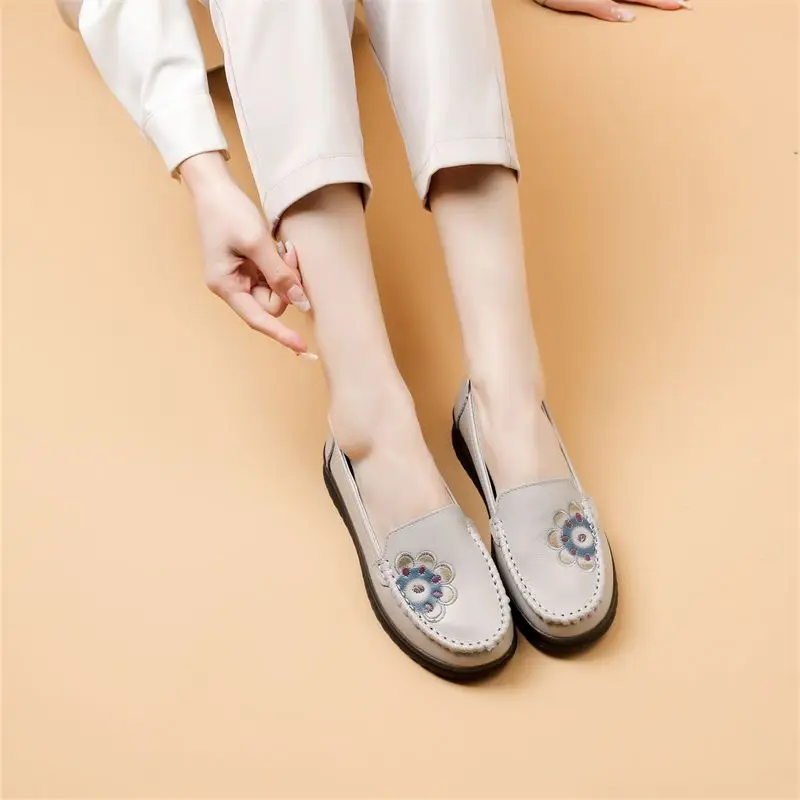 2023  nurse woman flat shoes embroidered leather moccasins women's summer loafers mom slip on flats long standing shoes female