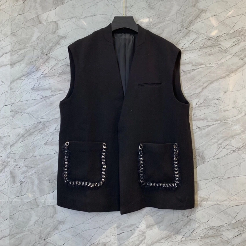 

2022 new women Fashion High Quality Sleeveless V Neck Chain Raw Edge Decorative Pocket Versatile Vest Top 906