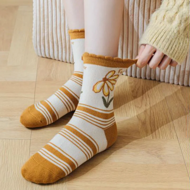 5 Pair Windproof Keep Warm Socks Woman Fashion Print Thick Wool Socks Long Winter Female Cute Leg Warmers Kawaii Slippers Socks