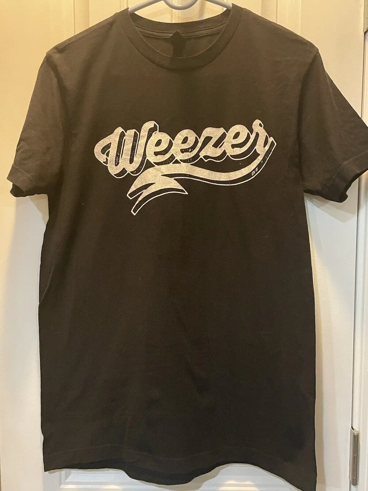 Футболка Weezer с черным логотипом размер M Tour 2017 мест короткий рукав