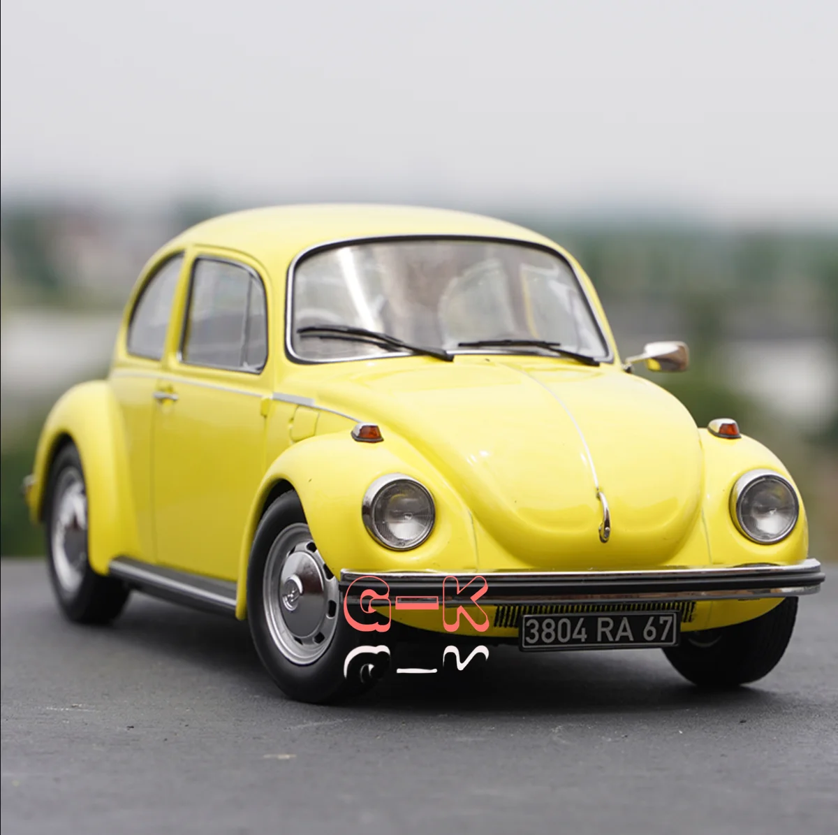 

Коллекционная классическая модель автомобиля Norev 1:18 для 1973 Volkswagen 1303
