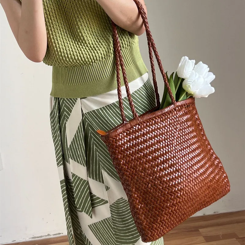 Japanese top layer cowhide hand woven shoulder bag  retro leather woven bucket bag Single shoulder vegetable basket bag female images - 6