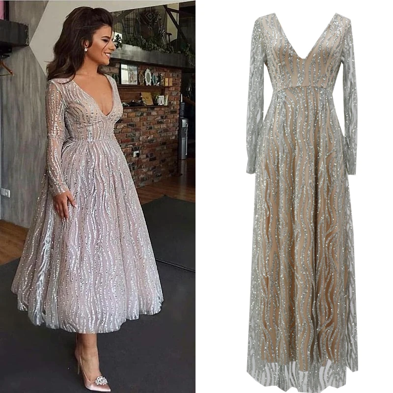 Женское облегающее платье с блестками