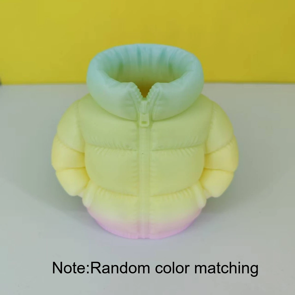 

Держатель для ручек в форме куртки