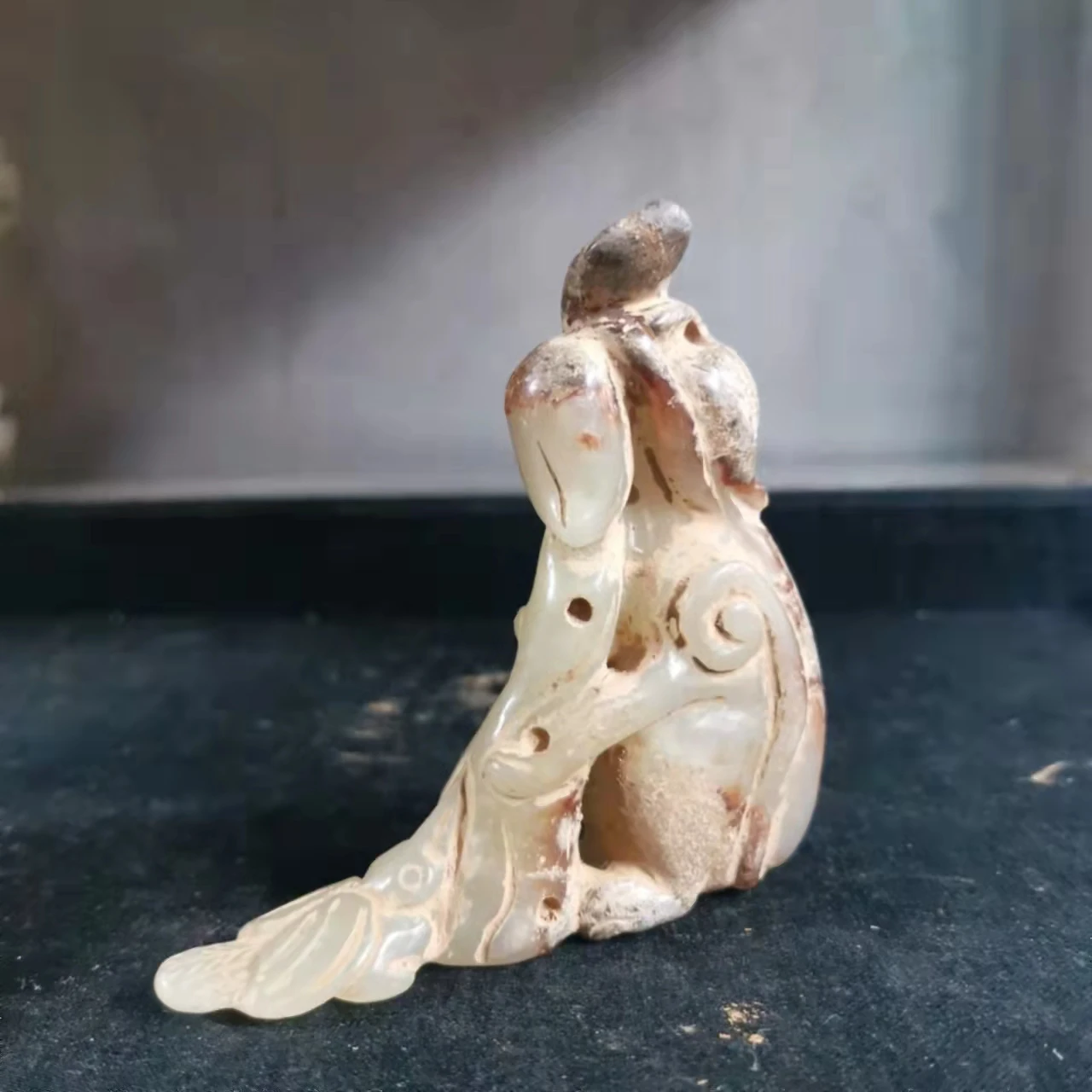 1Pcs/Lot Folk Collection Imitation Antiques Unearthed Hetian Jade Ancient Carving Ornamental  Animal Monkey Hugging Peach Tree