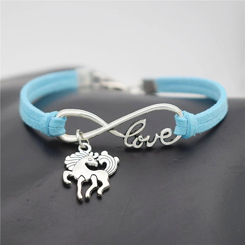 

Браслет ручной работы из синей замши с подвеской в виде танцующей лошади