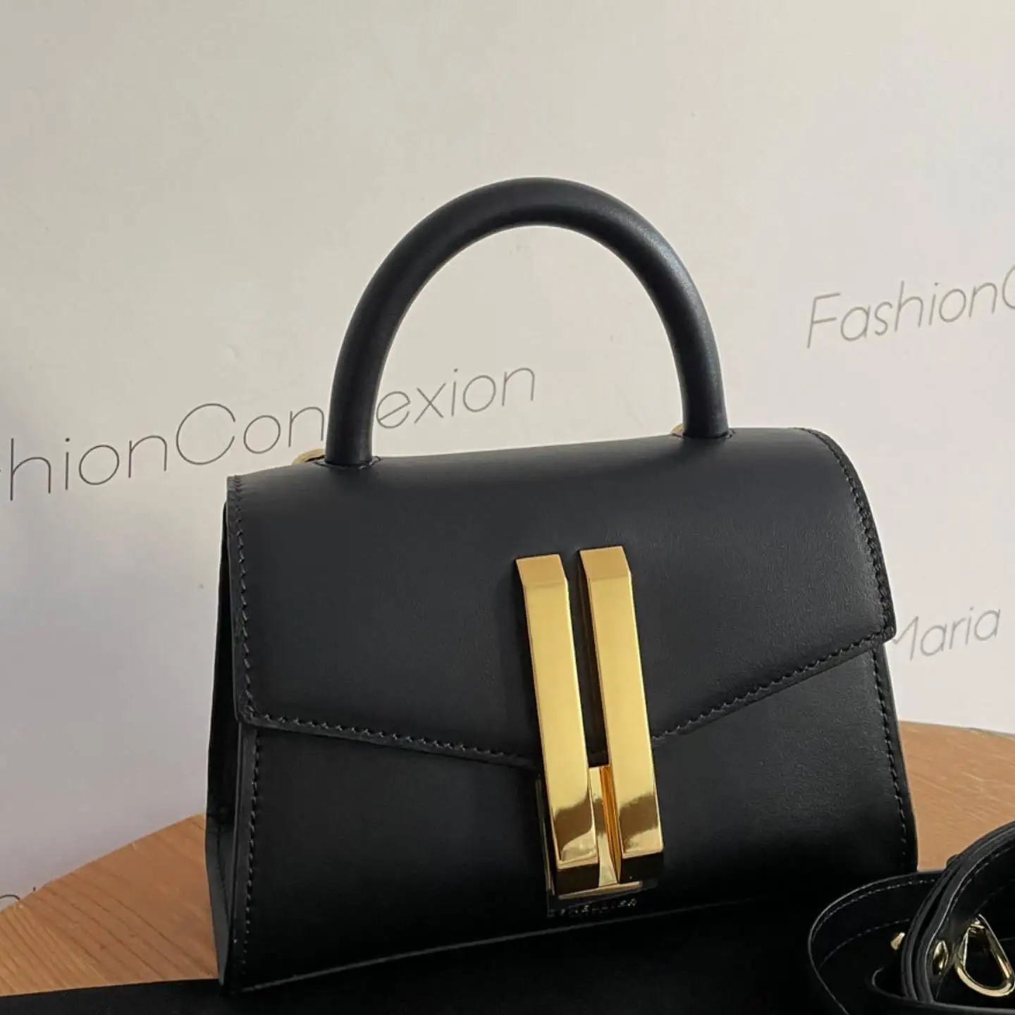 

Luxury Designers Solid Messenger Bags WomenUK London Leather Bags Vintage Plain Causal Ladies Cross Body Bag handbag