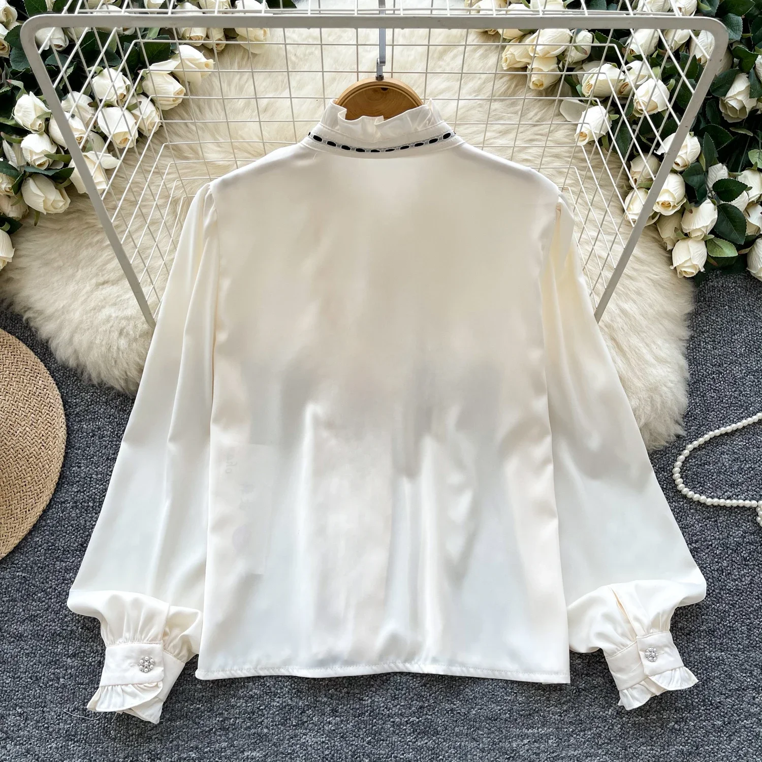 Базовый однобортный атласный топ со шнуровкой и длинными рукавами шикарная