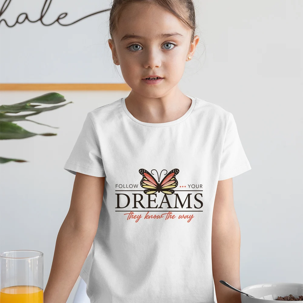 

Детские топы и рубашки с надписью «Follow Your Dreams»