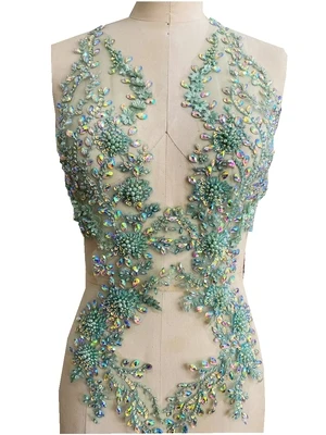 Зеленая бисерная аппликация для вышивки свадебного платья