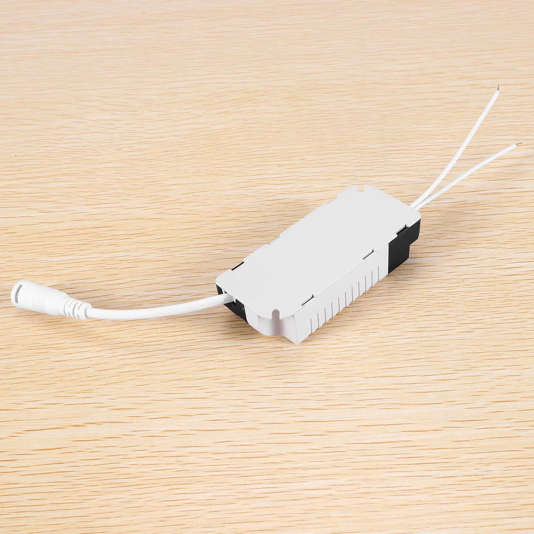 Драйвер питания светодиода 12-18 Вт 86-265 В