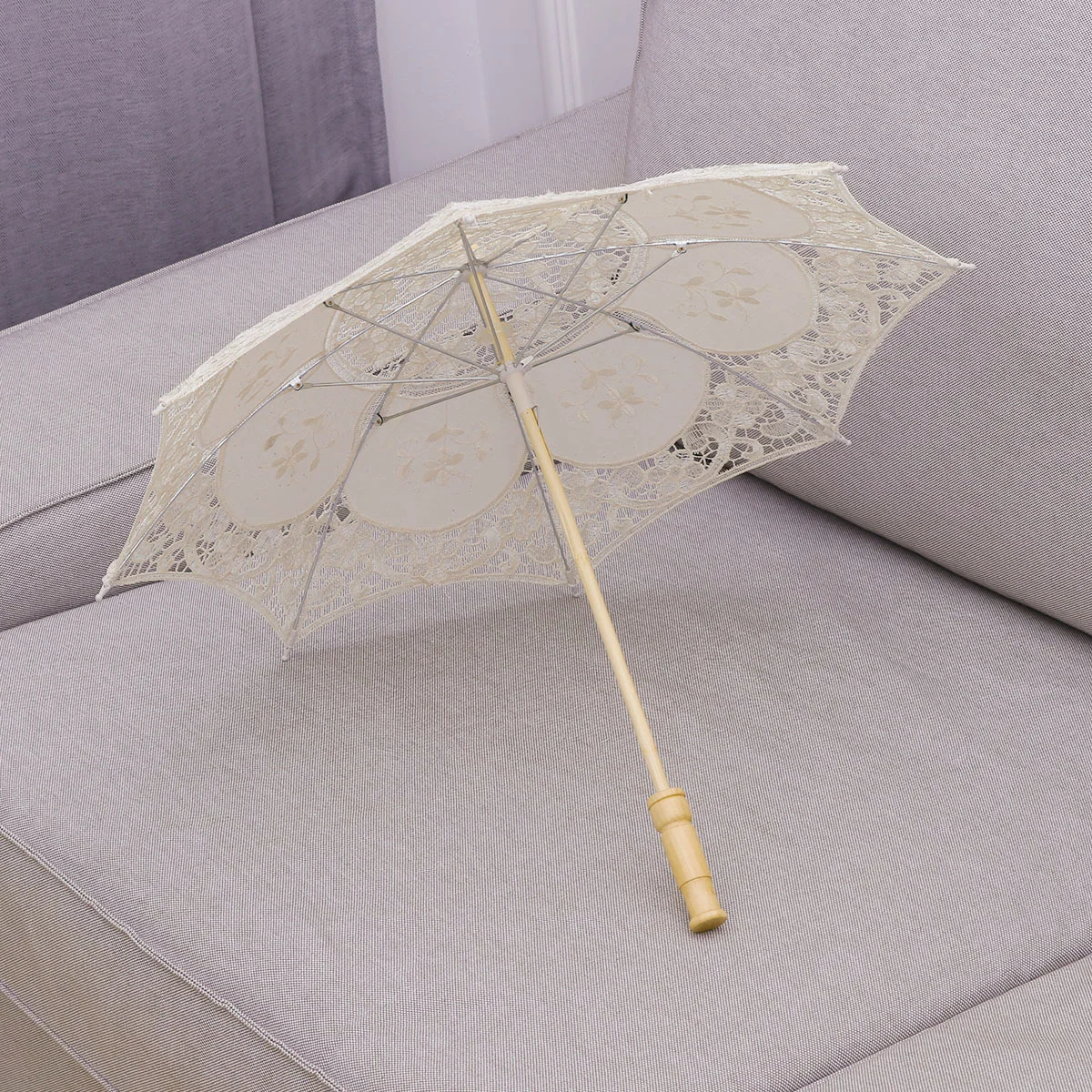 

STOBOK Wedding Embroidery Cotton Craft Photography Prop with Vintage Wood Handle for Wedding Bridal Props Decor ( Beige )