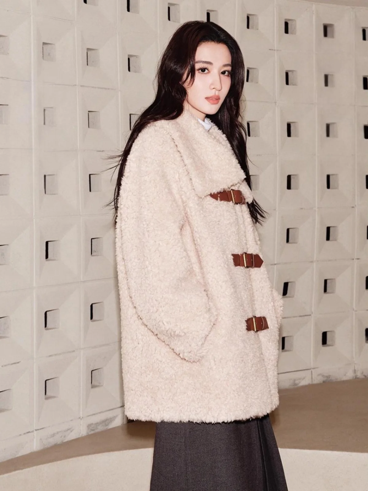 [Same Sle with Wang Churan] Women clothes Particles Fleece Short coat Vintage top Women's High-Grade Temperament Winter New