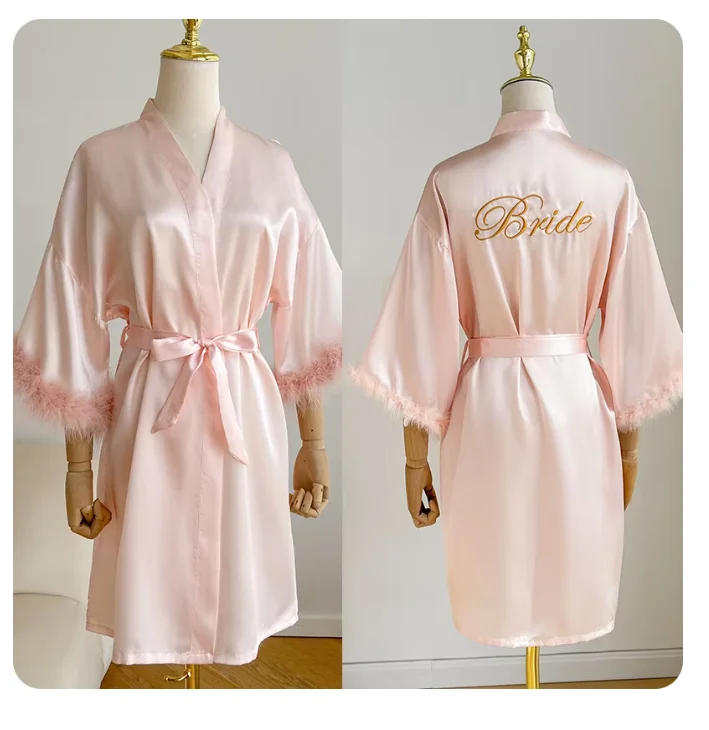 Атласный ночной халат с рукавами-перьями