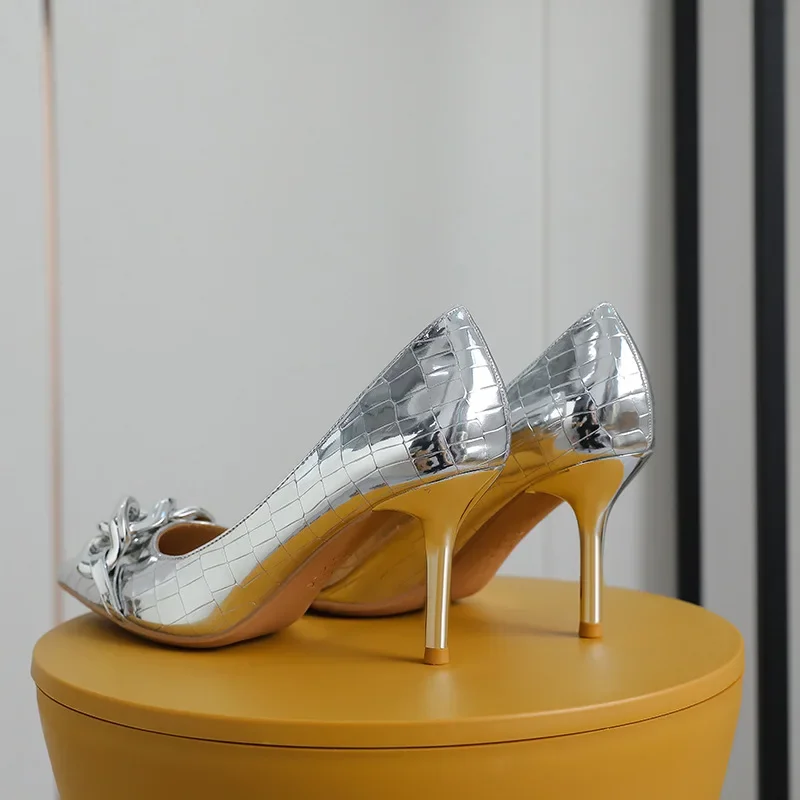 Женские туфли-лодочки с открытым носком на низком каблуке 6 см