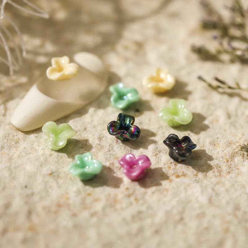 

50pcs Manicure florets Mini trumpet petals plated with color Aurora ice through 3D colorful ceramic white nail jewelry