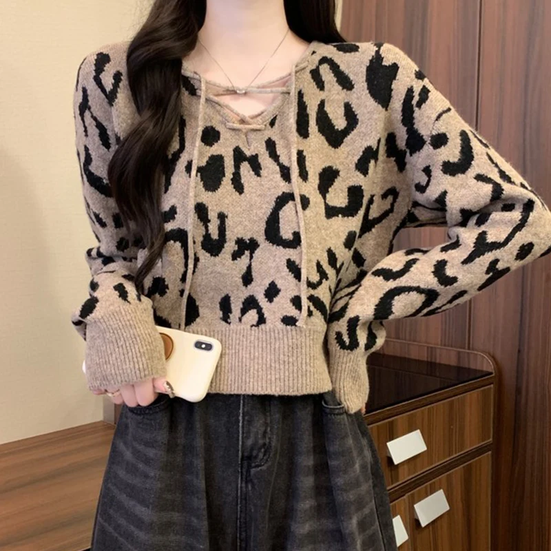 Design Strap V-neck Leopard Print Long sleeve Soft Glutinous Knit Women Winter New Casual All-matching Straight Crop Sweater