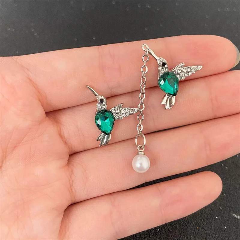 

New Bird Spread Necklace Ladies Personality Diamond Emerald Hummingbird Pendant Clavicle Chain Necklace Temperament Jewelry