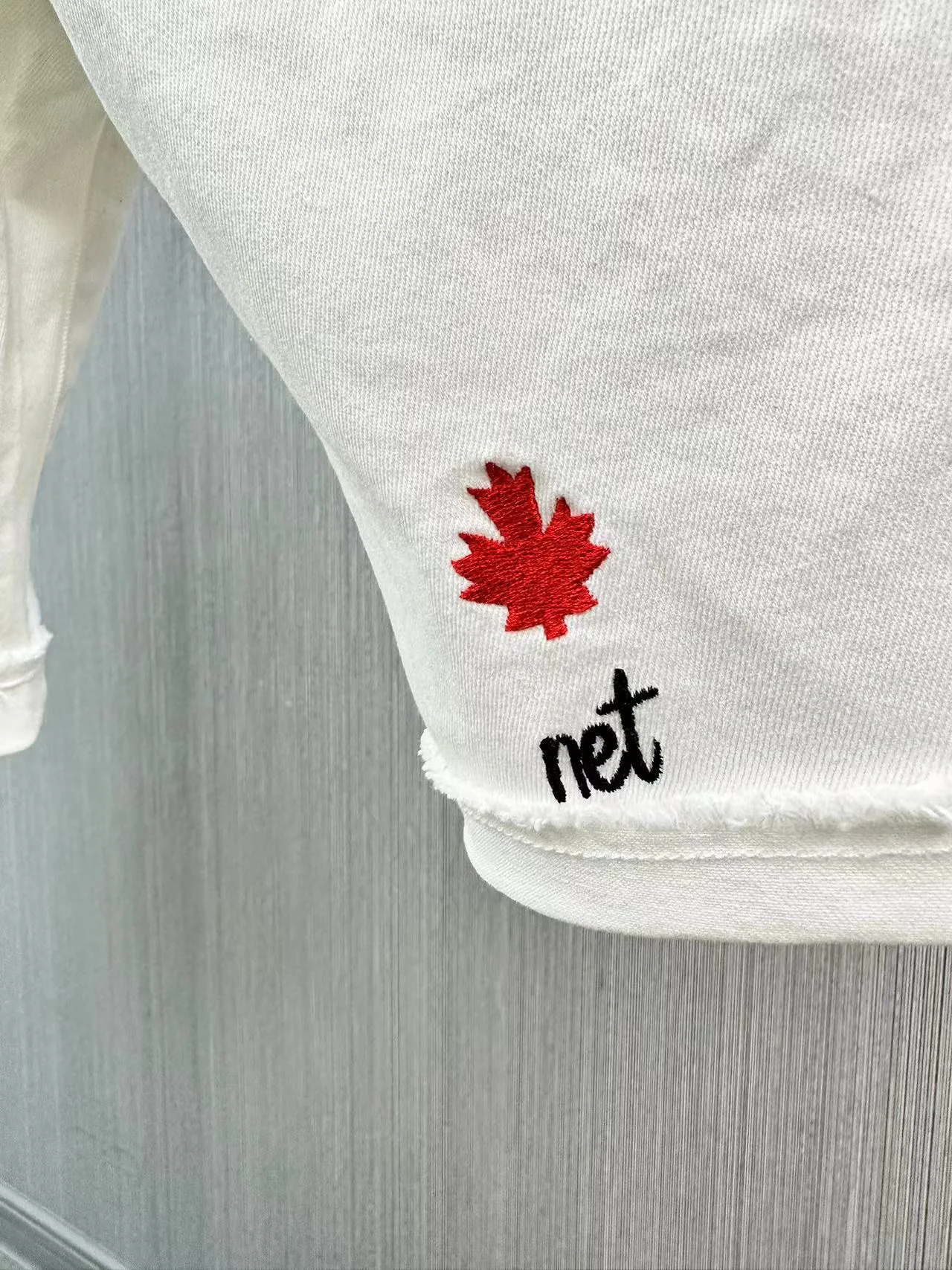 2023 Spring/Summer New D2 Jeans Men's Denim Shorts Fashion Slim Fit Water Wash Hole Patch Embroidery Capris