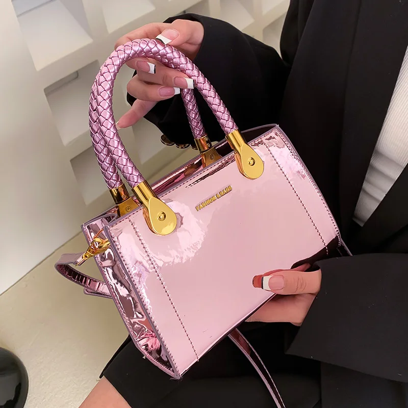 

Сумка кросс-боди с короткими ручками