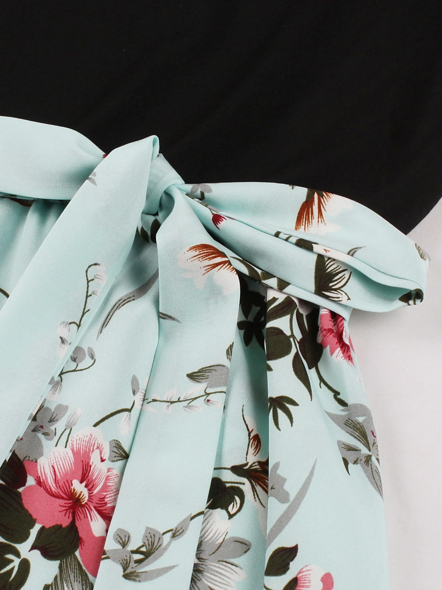 Элегантный пуловер с цветочным принтом круглым вырезом коротким рукавом талией