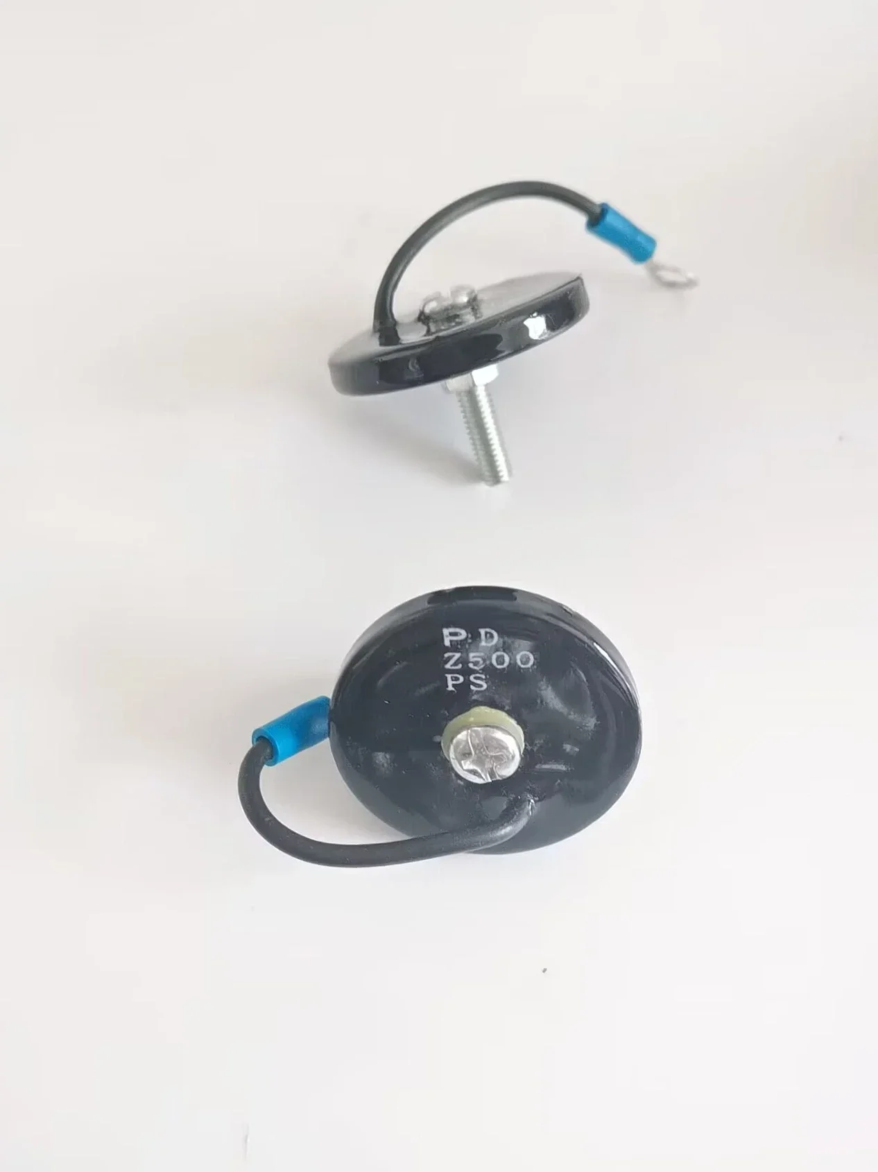 Варистор THM Z500PS черного цвета для генератора серии HC6/HC7 2 шт.