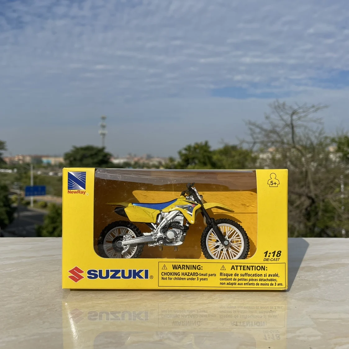 

NewRay 1/18 Scale Motorbike Model Toys SUZUKI RMZ450 Diecast Metal Motorcycle Model Toy For Gift,Collection,Children