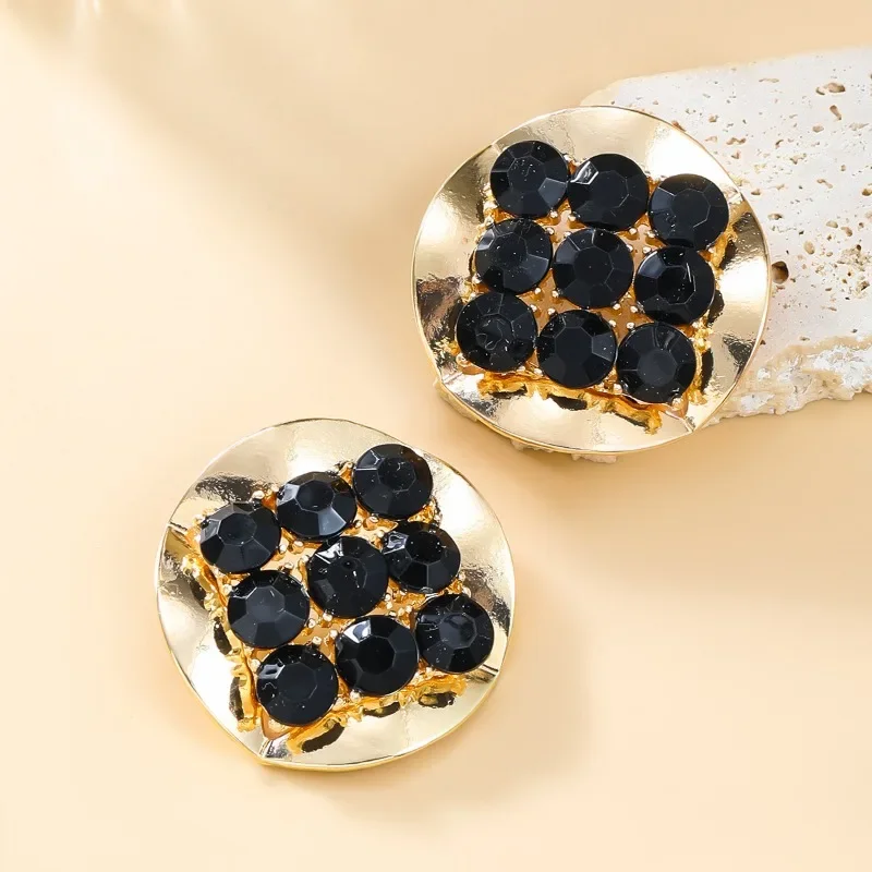 Женские серьги-гвоздики с геометрическим рисунком