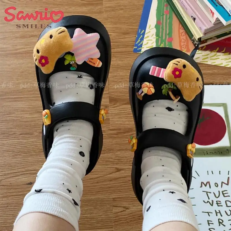 

Сандалии на толстой нескользящей подошве, с рисунком Hello Kitty