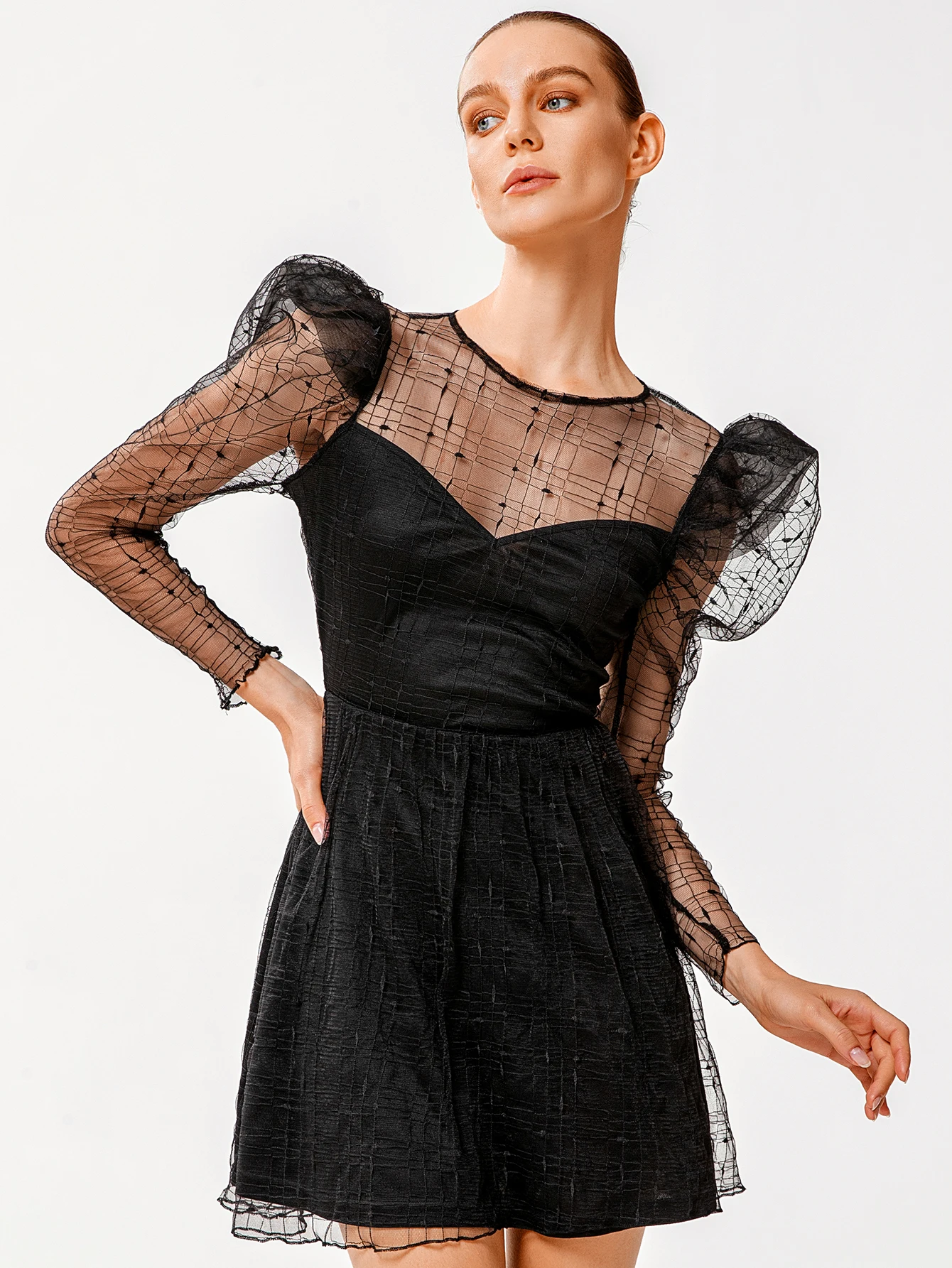 

Элегантное модное однотонное мини-платье с круглым вырезом и длинным рукавом Trendeez