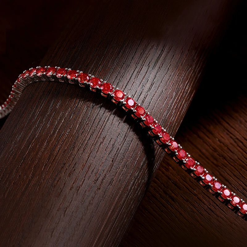 Рисунок 3 - Браслет KNOBSPIN из красного муассанита