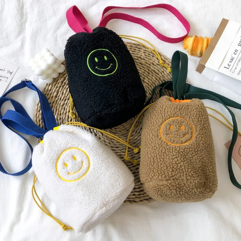 Маленькая мягкая сумка-мешок через плечо Smiley для девушек и женщин на бежевого