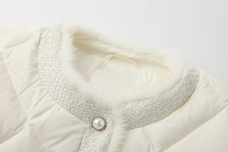 Женский короткий пуховик Aige изящный белый из меха норки с круглым вырезом зима 2023