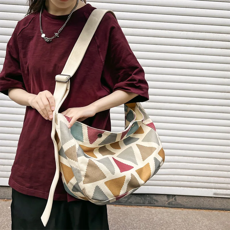 

New Women's Shoulder Bag For Summer 2023 Splicing Color Contrast Design Dumpling Crossbody Bag Large Capacity Fashion Casual