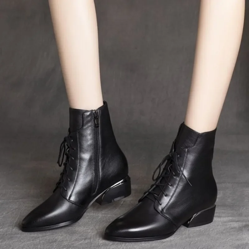 

2023 Small Short Boots Soft Leather Thick Heel Medium Heel Autumn and Winter New Women's Black All-match Comfortable Nude Boots