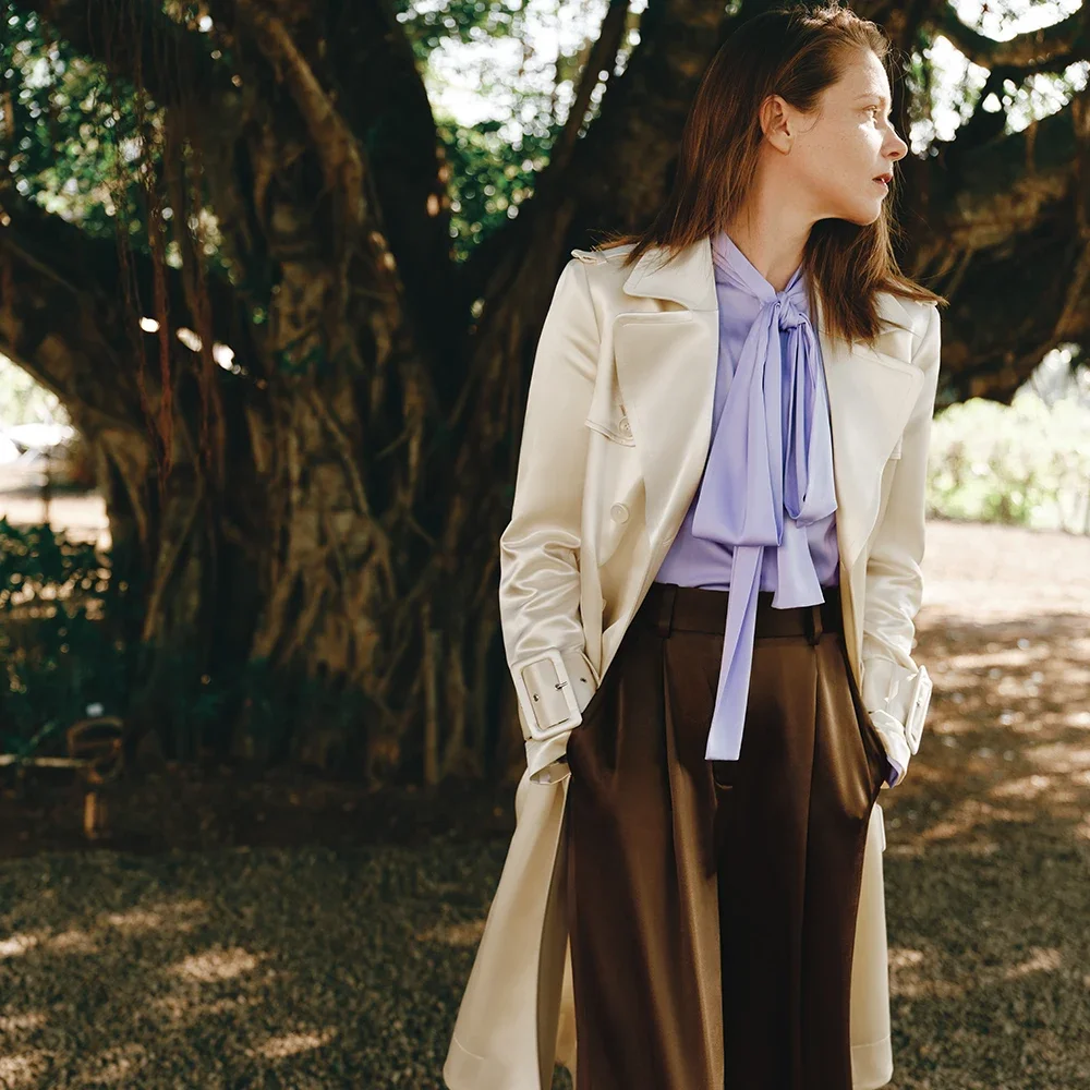 Женская шелковая блузка с воротником-стойкой и манжетами