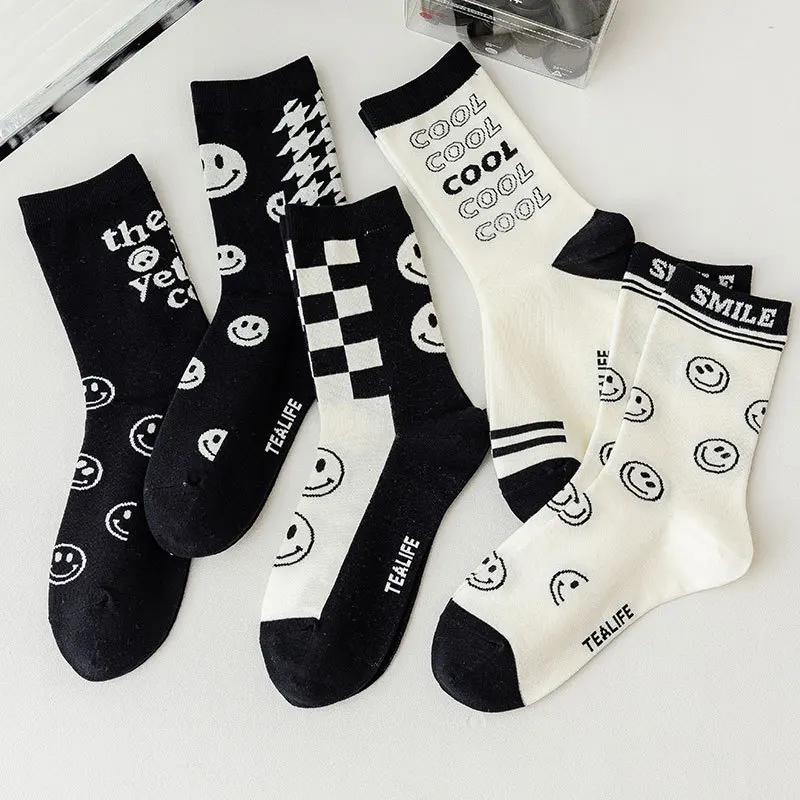 

2 pairs Casual New Versatile Net Red Explosion Breathable Sweat Absorption Women's Socks Black Smiling Face Women's Tube Socks