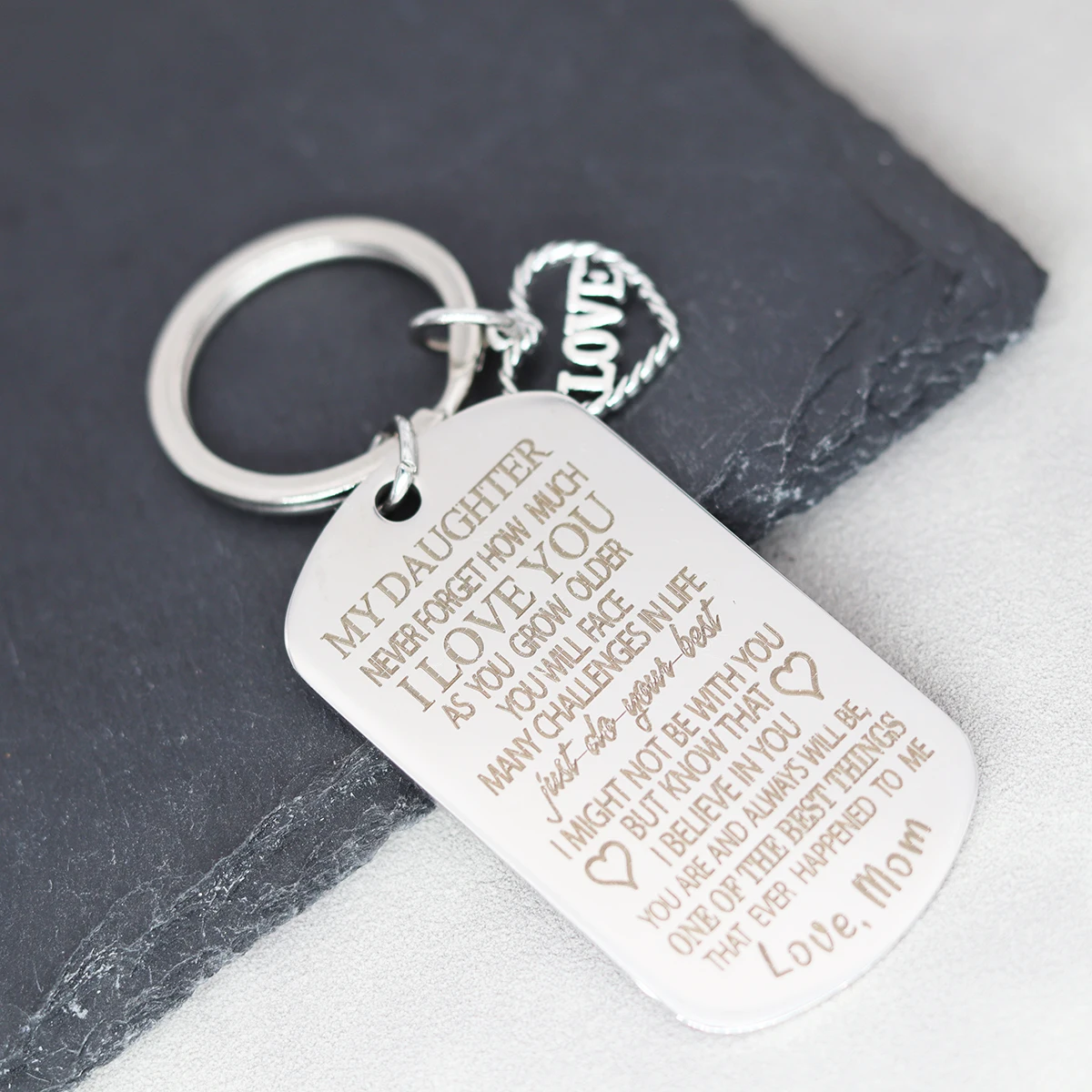 Моя дочь никогда не забывает, как много я люблю тебя, брелок из нержавеющей стали, брелок с кулоном в виде сердечка, подарок для дочери от матери