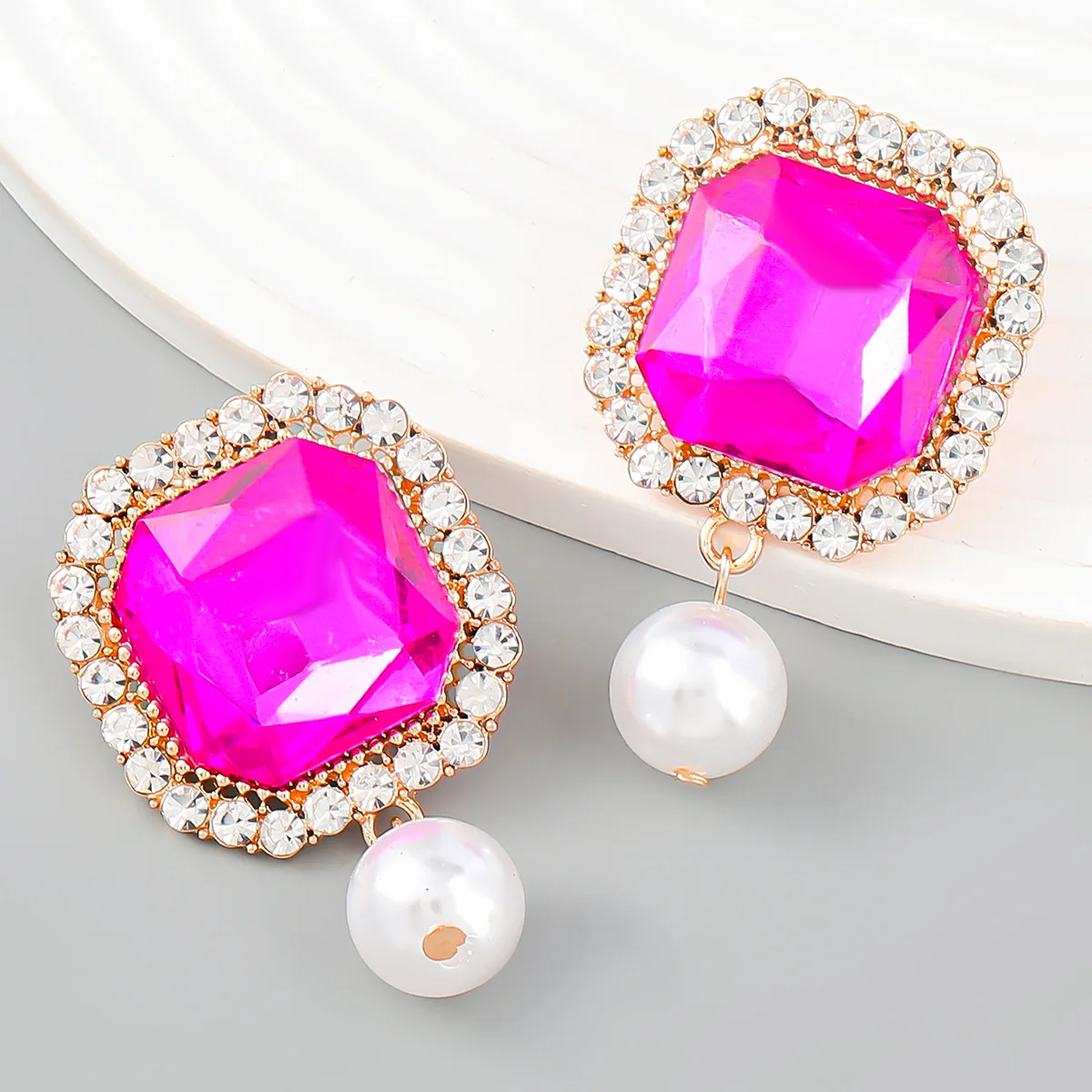 

Shiny Fashion White Pearl Drop Earrings for Women Shiny Fuchsia Crystal Exquisite Wedding Earring