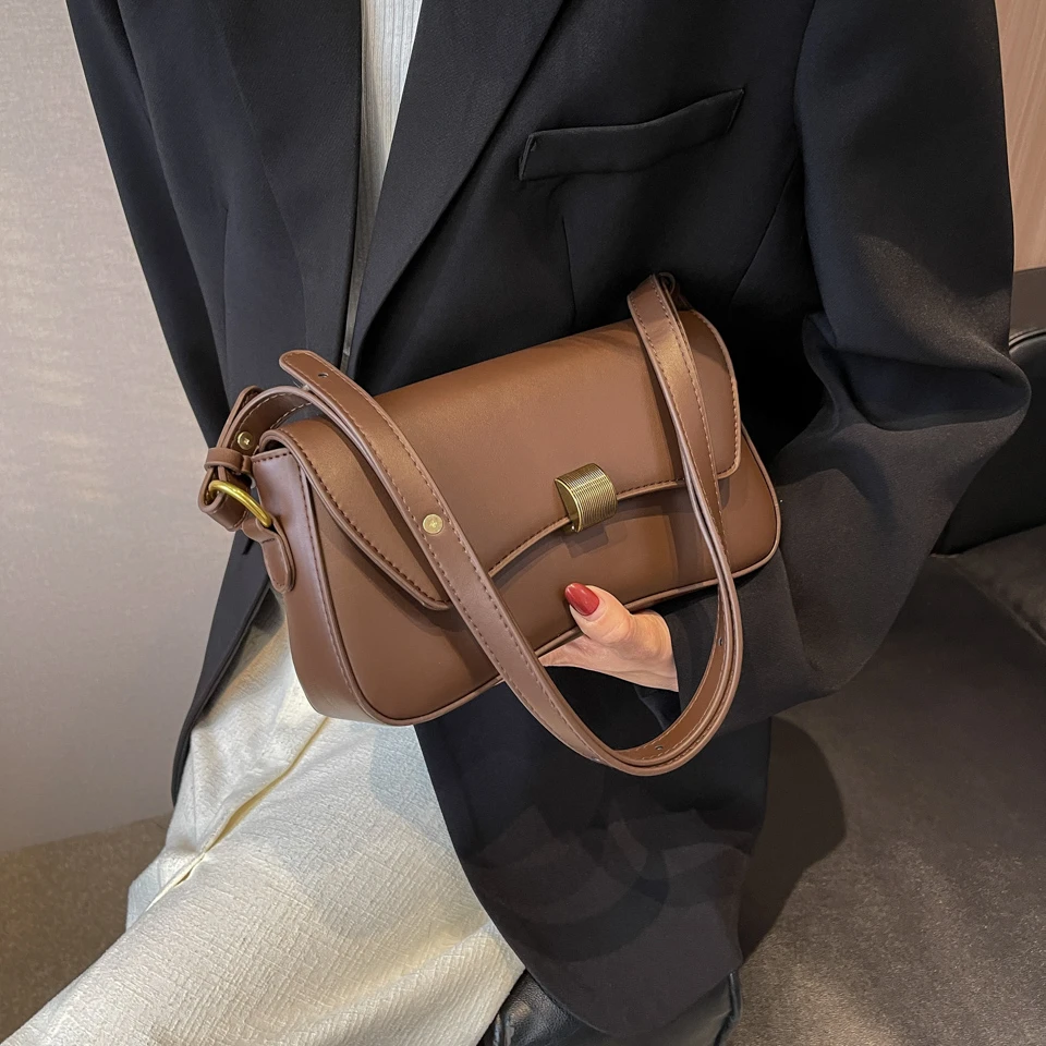 

Small Fragrance Curve Flap Cross-Body Bag High-End Texture Bag Women's 2023 New Trendy Comfortable Wandering Shoulder Bag M367