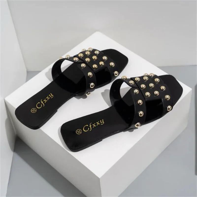 2021 Summer New Fashion Sexy Hollow Fashion Gold Rivets Slippers Women Flat-bottomed Large Size Outdoor Sandals Zapatillas Mujer