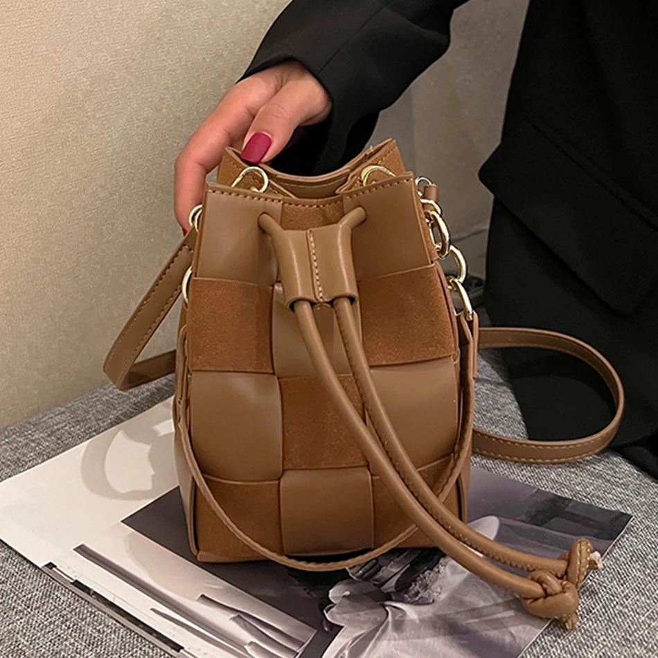 

Зимние модные плетеные сумки-ведра для женщин, сумка на плечо из искусственной кожи, кошелек и сумочка, роскошная дизайнерская женская сумк...