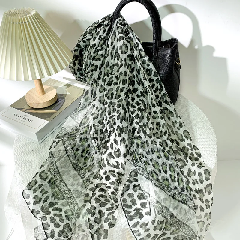 Новинка 2022 Роскошный шелковый шарф с леопардовым принтом популярная в Европе и