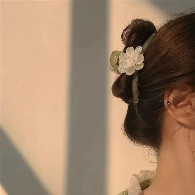 

Elegant Summer Shell Camellia Flower Flower Acrylic Hair Clips For Women Girls New Sweet Barrettes Grab Clamps Hair Accessories