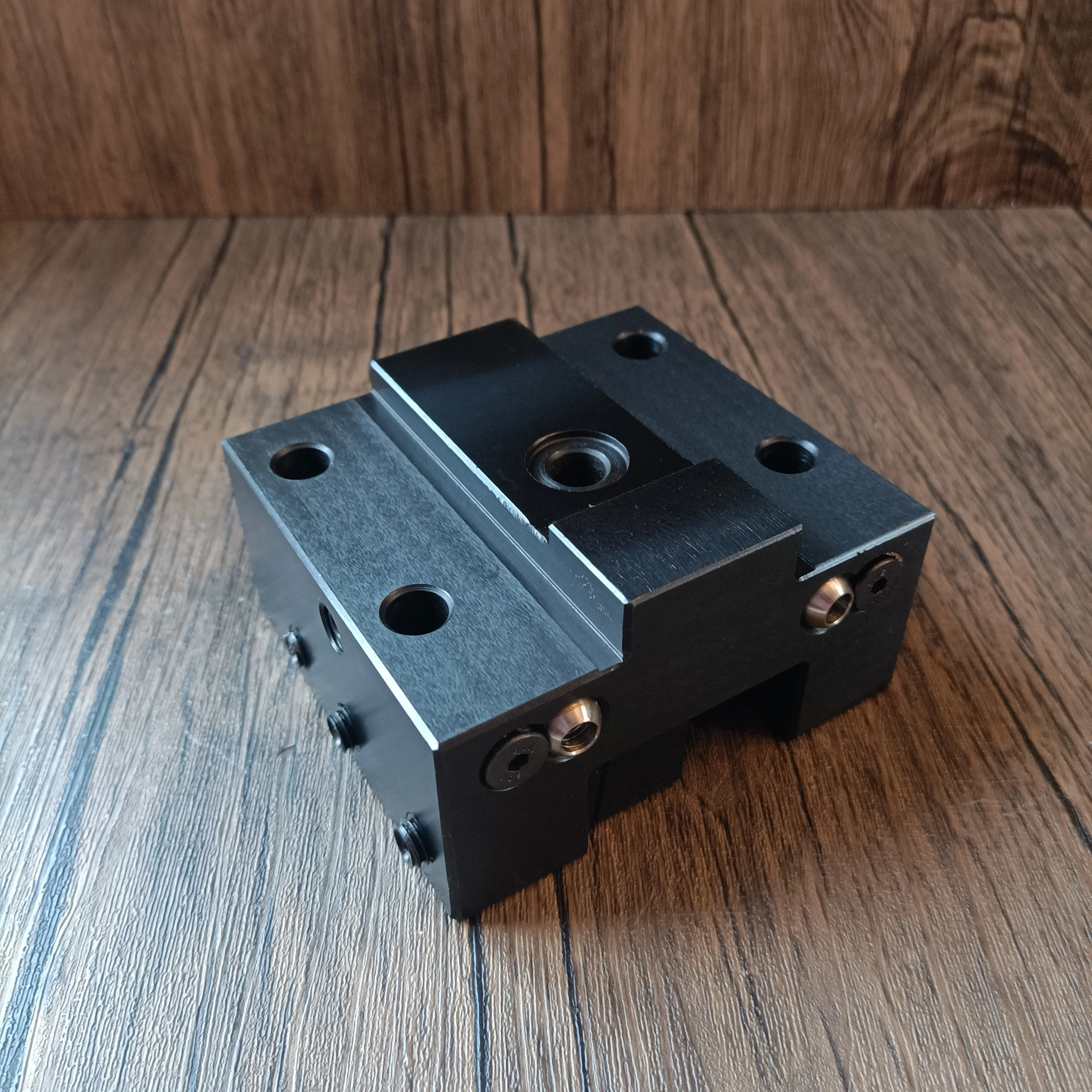 Держатель инструмента с фиксированным торцом для сервоприводной башни Hardinge CNC