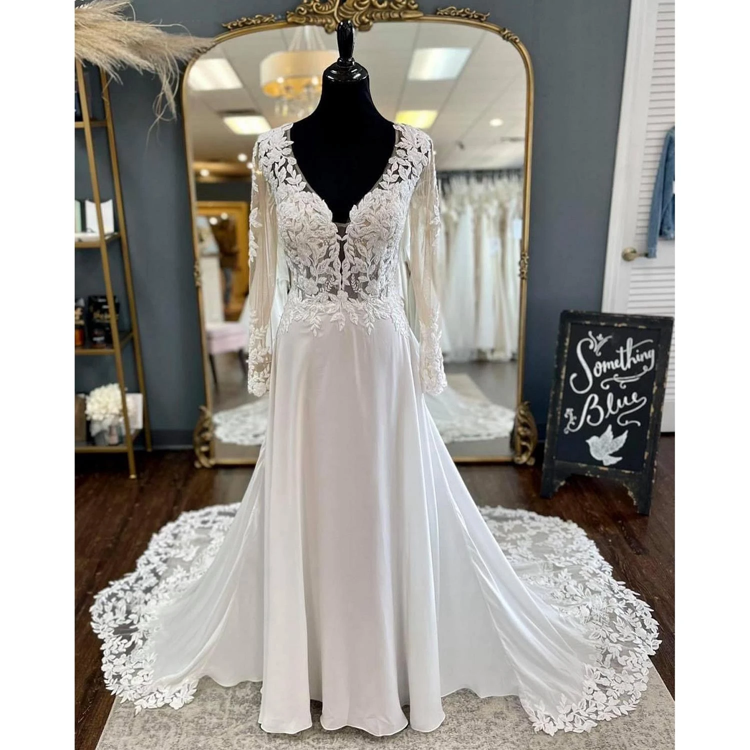 

Ivory Lace Appliques Beading Chiffon Crepe Long Sleeves A-Line Wedding Dresses Chapel Train Custom Made Bridal Gowns