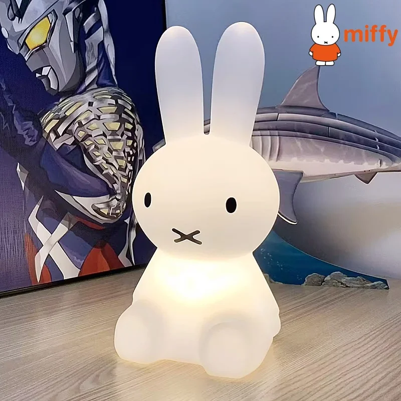 Фото Новинка! 28-сантиметровый ночник Miffy в скандинавском стиле, милый, красочный, с дистанционным управлением, для спальни, в виде мультяшного персонажа, милый подарок-игрушка. №1