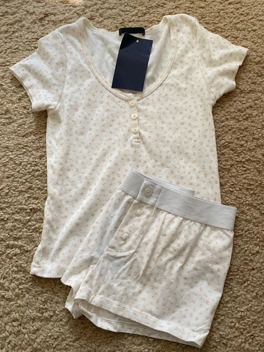 Женская футболка с цветочным принтом